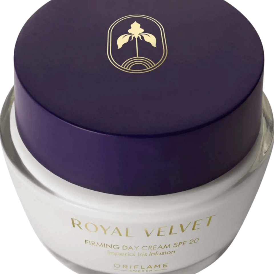 Royal Velvet 2 Kat Daha Nem Sağlayan Sıkılaştırıcı Etkili Gündüz Kremi SPF 20 47005