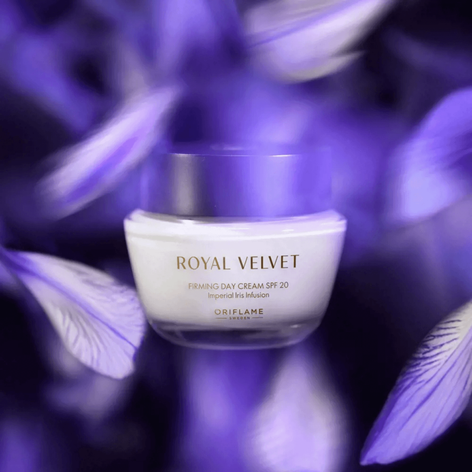 Royal Velvet 2 Kat Daha Nem Sağlayan Sıkılaştırıcı Etkili Gündüz Kremi SPF 20 47005