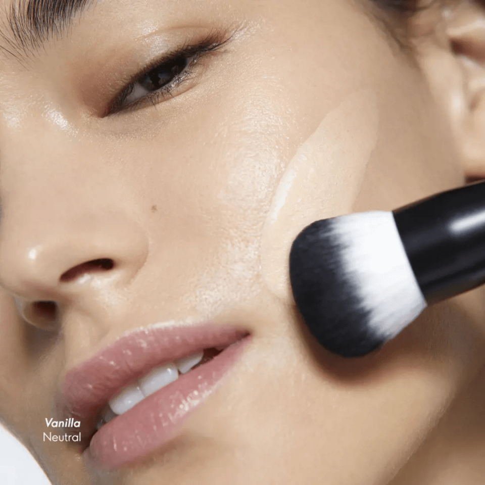 The One Illuskin Glow Reflective Fondöten Vanilla Neutral 46329