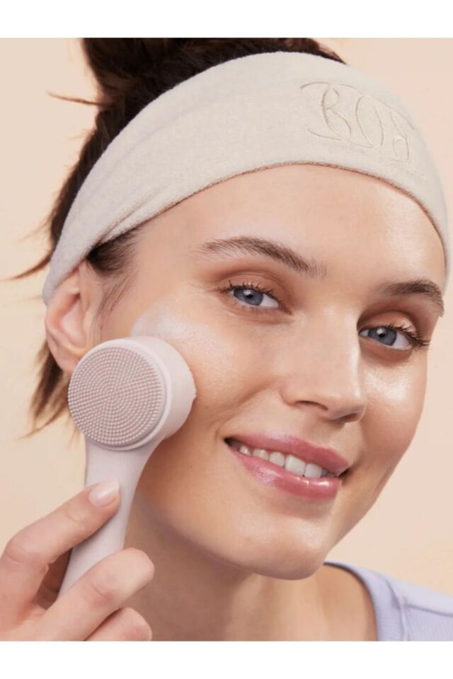 Çift Taraflı Arındırma Ve Peeling Yapmayı Kolaylaştıran Yüz Temizleme Fırçası 47519